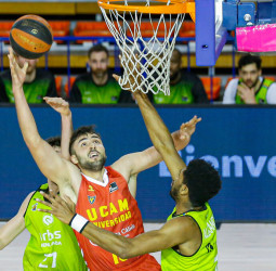 UCAM Murcia se estrena en 2021 con un triunfo vital (70-82)