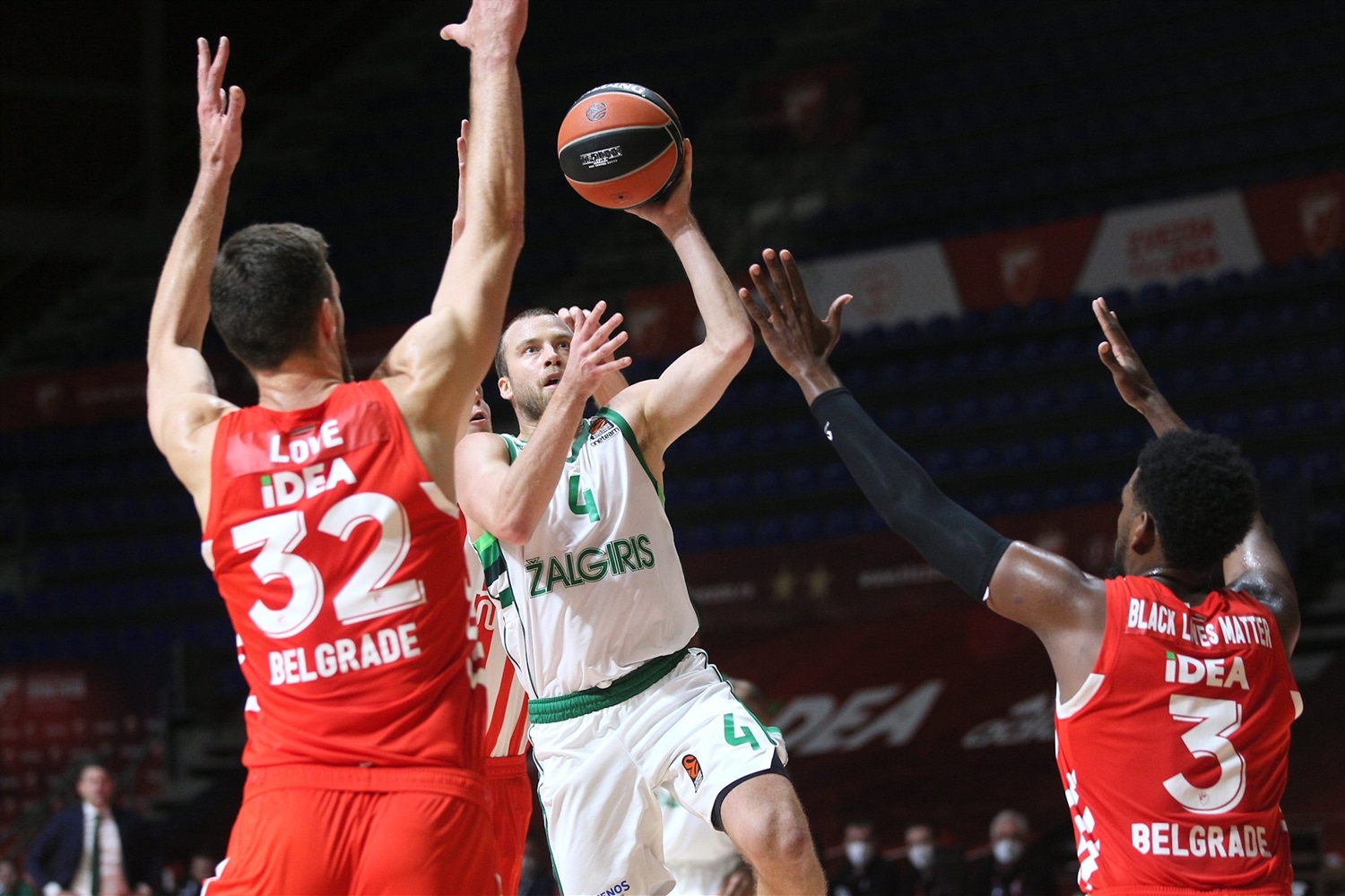 El Zalgiris se mantiene invicto a costa del Estrella Roja (69-75)