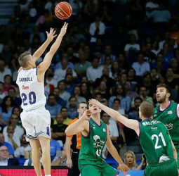 El Real Madrid, a una victoria de la final (101-72)