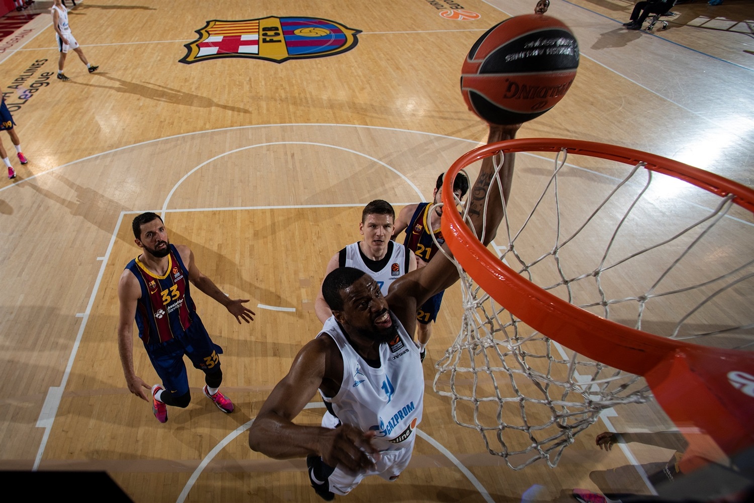 Zenit ahoga al Barça y asalta el Palau (74-76) [0-1]