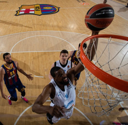 Zenit ahoga al Barça y asalta el Palau (74-76) [0-1]
