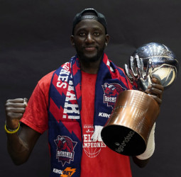 Ilimane Diop cierra su etapa en Vitoria-Gasteiz