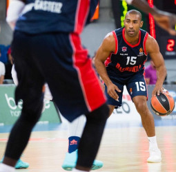 Derrota del Baskonia ante Valencia Basket en el Buesa (63-80)