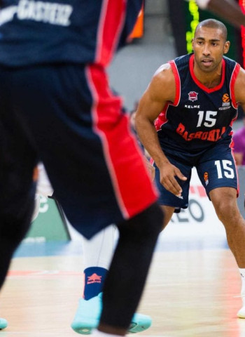 Derrota del Baskonia ante Valencia Basket en el Buesa (63-80)
