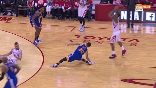 Alarma en los Warriors, Curry sufre un esguince de rodilla