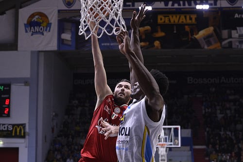 El Armani Milán sufre ante el Cremona pero se mantiene invicto (72-76)