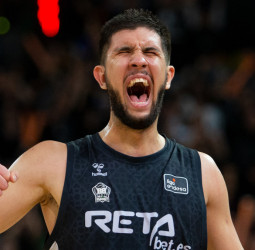 Un triplazo de Boutelle da el triunfo a un gran RETAbet Bilbao (78-81)
