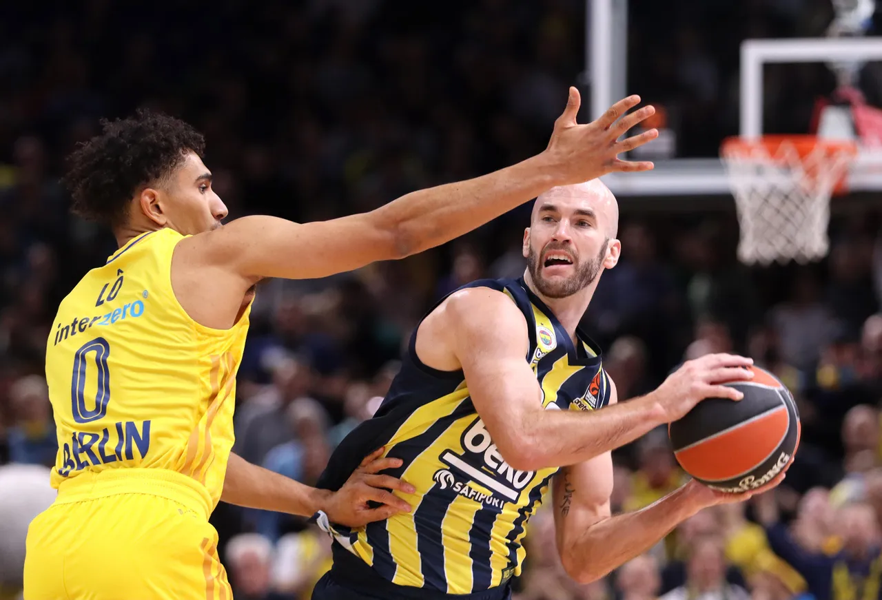 El ALBA Berlín fue un juguete roto en manos del Fenerbahce (75-104)
