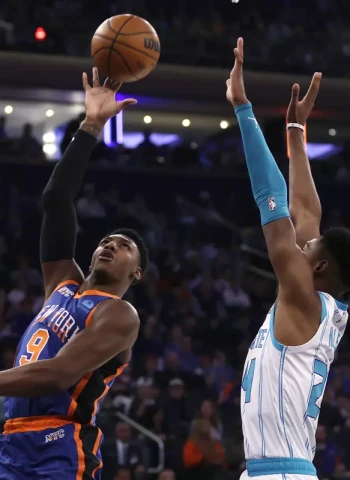 Los Knicks lo bordan ante los Hornets