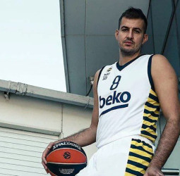 Nemanja Bjelica, futuro incierto