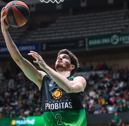 Un partido de máxima exigencia en Vitoria