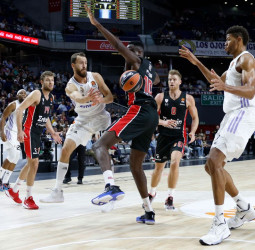 El Madrid pierde en los últimos segundos contra Olympiacos (87-89)