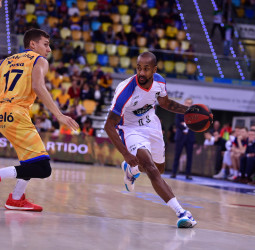 El jugador del Monbus Obradoiro, Earl Calloway, sufre un edema óseo en su rodilla derecha