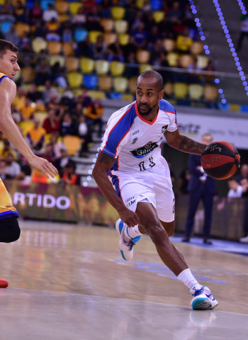 El jugador del Monbus Obradoiro, Earl Calloway, sufre un edema óseo en su rodilla derecha