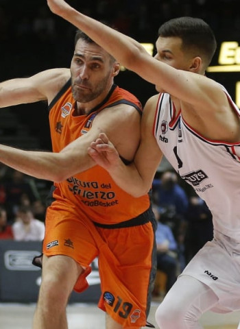 La segunda parte del Valencia Basket le permite golpear primero (1-0) ante Rytas (75-64)