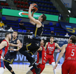 El Iberostar Tenerife gana a Baxi Manresa, superioridad aurinegra (85-70)