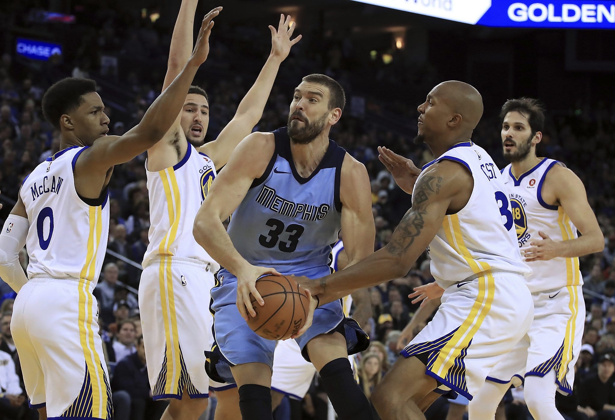 Los Spurs ganan a Blazers y los Warriors suman una mas
