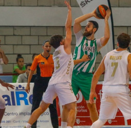 Los triples del Betis acaban con el UCAM Murcia (100-79)