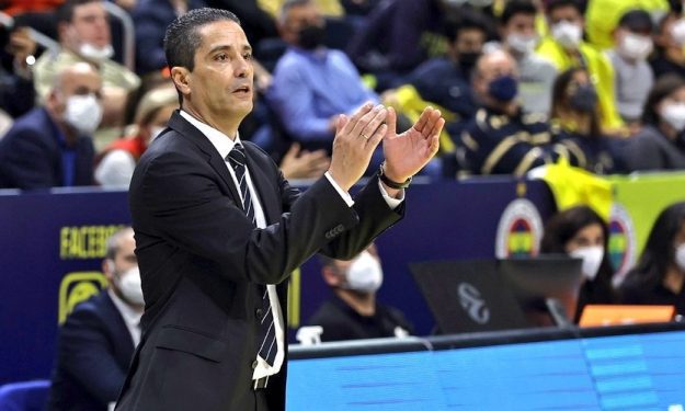 El Baskonia mantiene sus negociaciones con Ioannis Sfairopoulos