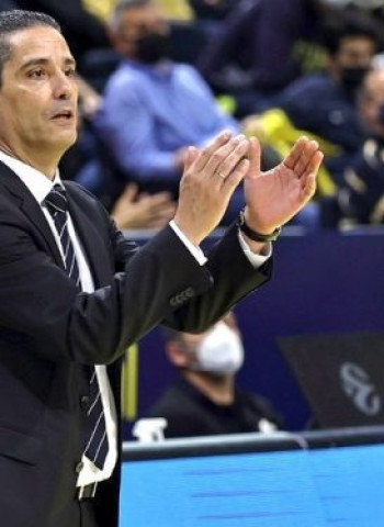 El Baskonia mantiene sus negociaciones con Ioannis Sfairopoulos
