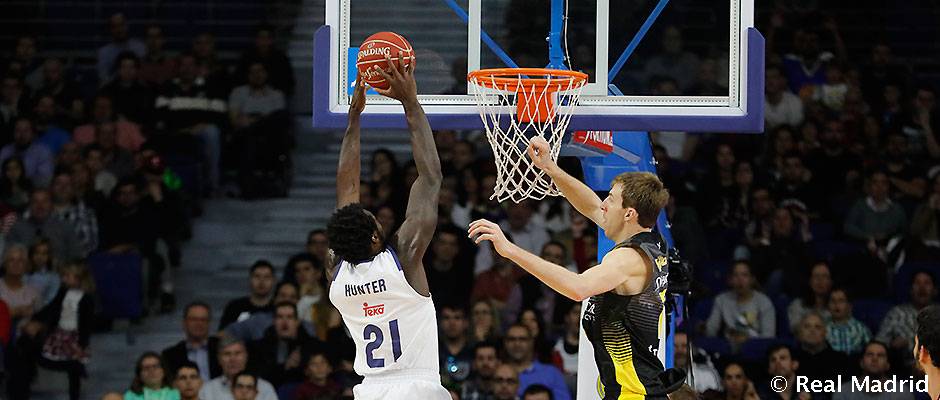 El Real Madrid arrebata el liderato al Iberostar Tenerife (86-59)