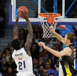 El Real Madrid arrebata el liderato al Iberostar Tenerife (86-59)