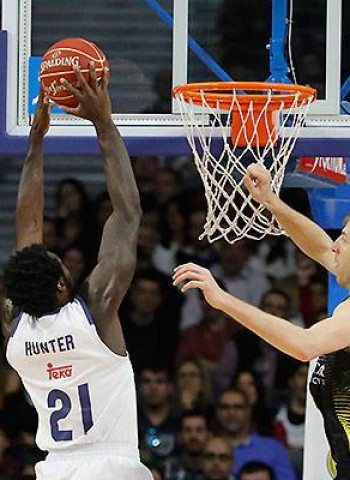 El Real Madrid arrebata el liderato al Iberostar Tenerife (86-59)