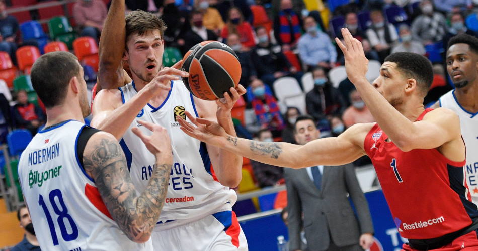 El Anadolu Efes vence en la prórroga al CSKA Moscú (97-99)