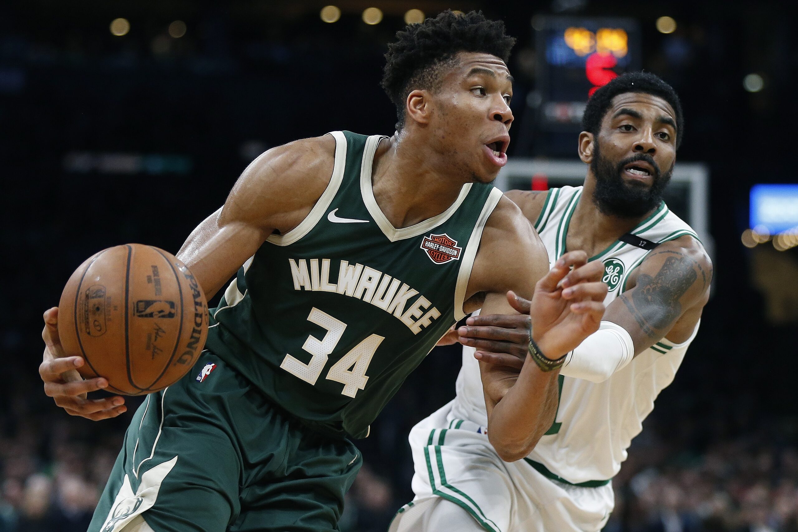 Golpe de autoridad de Antetokounmpo en el Garden (116-123) [2-1]