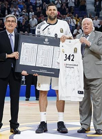 Homenaje a Reyes por ser el jugador con más partidos en la Euroliga