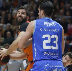 Valencia Basket sigue sumando en un thriller en la Fonteta (94-92)