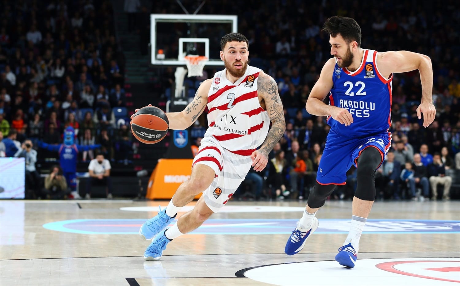 Mike James usa su red social para anunciar que seguirá en el Armani Milán