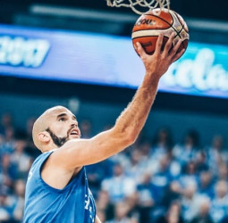 Grecia aplasta sin miramientos a Islandia (61-90)