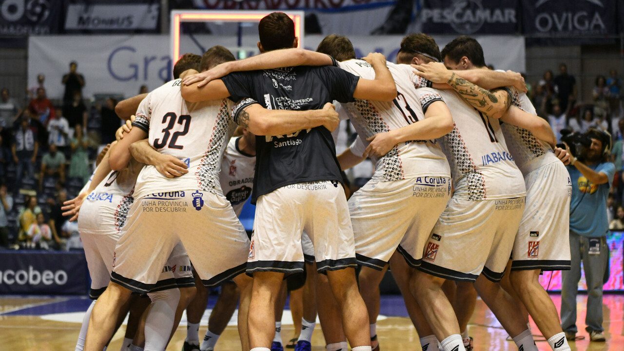 Un emocionante tercer periodo fue clave para el triunfo del Monbus Obradoiro (80-72)
