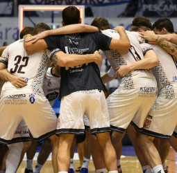 Un emocionante tercer periodo fue clave para el triunfo del Monbus Obradoiro (80-72)