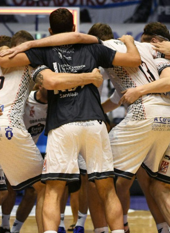 Un emocionante tercer periodo fue clave para el triunfo del Monbus Obradoiro (80-72)