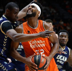 Valencia sigue con sus fantasmas del 'tercer partido', sus errores y Murcia jugará unas históricas semifinales (77-84, 1-2)