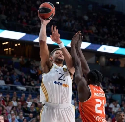 El Real Madrid prevalece sobre el Valencia Basket en la prórroga, 96-86