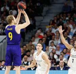 El Barcelona Lassa le toma el gusto a los clásicos y refuerza su liderato (76-82)