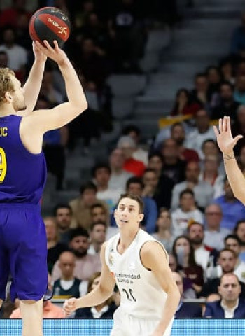El Barcelona Lassa le toma el gusto a los clásicos y refuerza su liderato (76-82)