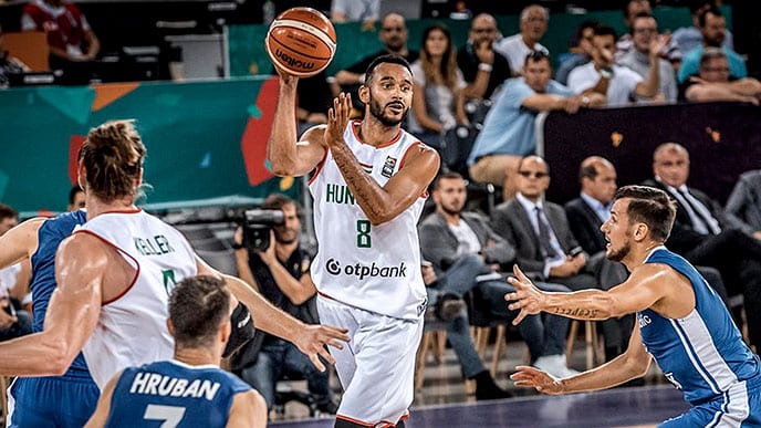 Un completo Hanga lidera a Hungría ante la República Checa (85-73)