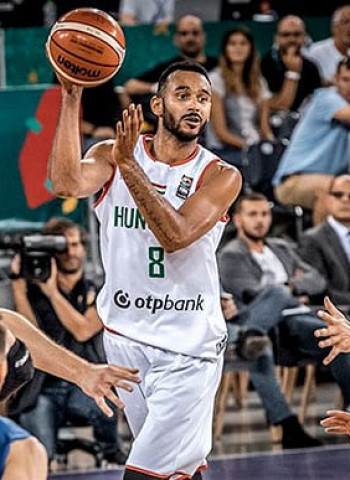 Un completo Hanga lidera a Hungría ante la República Checa (85-73)