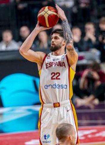 Letonia acribilla a España, 83-66