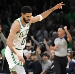 Tatum y Brown conducen a los Celtics