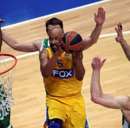 El Maccabi mantiene su buena racha a costa del Unics Kazan (73-74)
