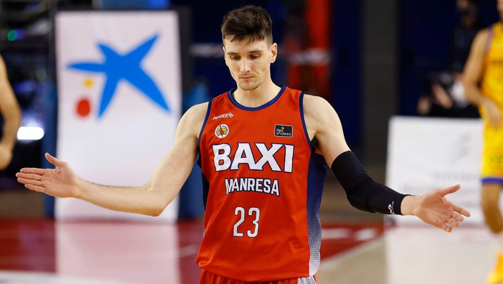 Matt Janning, cerca del baloncesto japonés