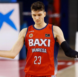 Matt Janning, cerca del baloncesto japonés