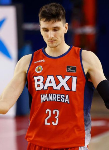 Matt Janning, cerca del baloncesto japonés