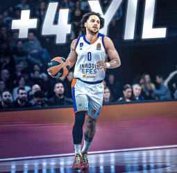 Shane Larkin, cuatro temporadas más en el Anadolu Efes