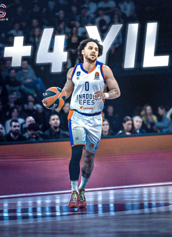 Shane Larkin, cuatro temporadas más en el Anadolu Efes